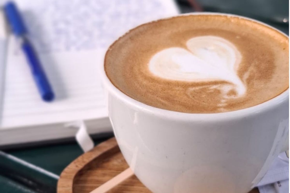 Coffee and notebook during a reflective pause